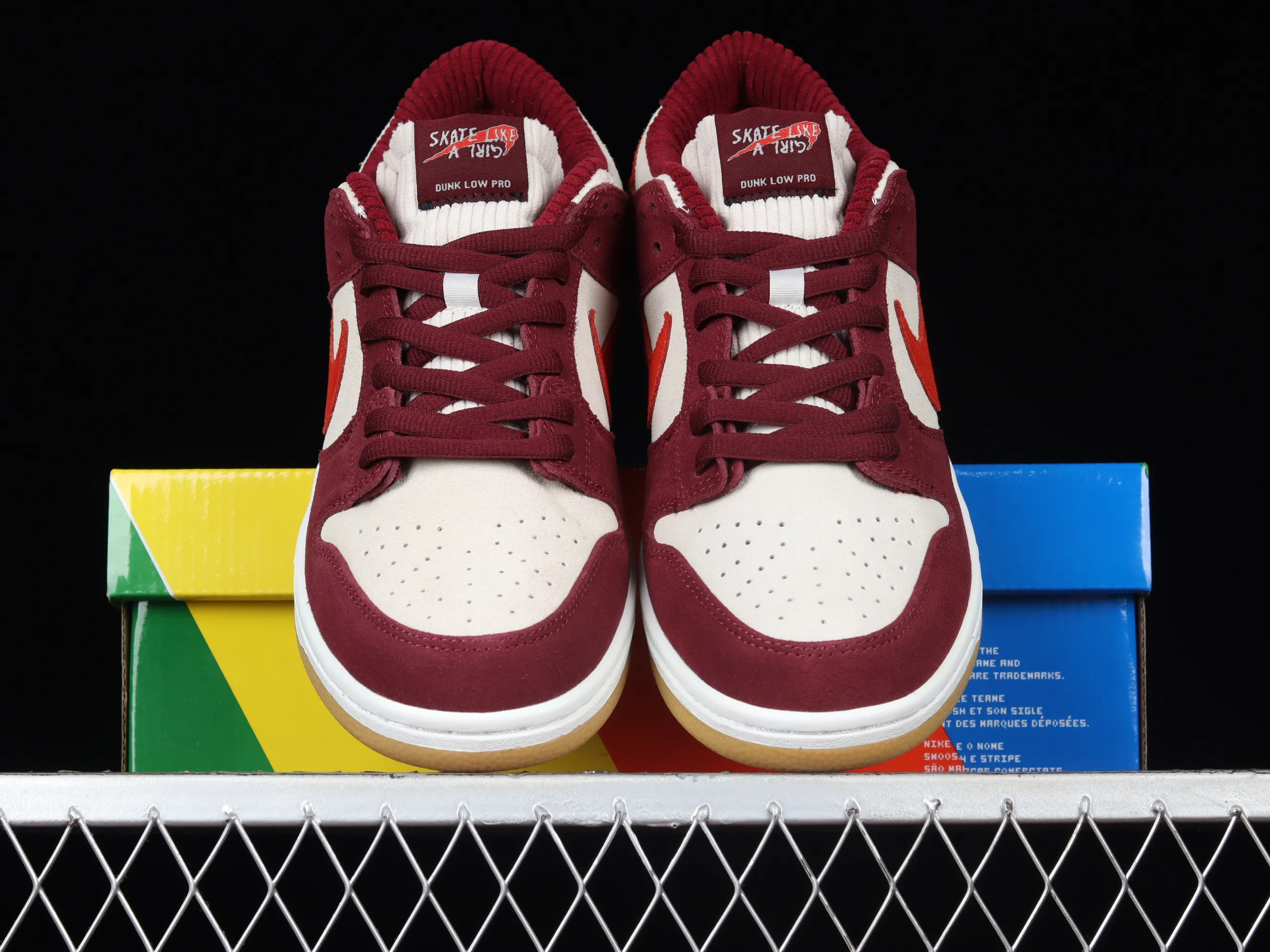 All categories Nk SB Dunk Series Nk SB Dunk Low low-top sneakers Skate Like a Girl x Nk SB Dunk Low joint model SB smashed backboard fashion casual sneakers DX4589-600
